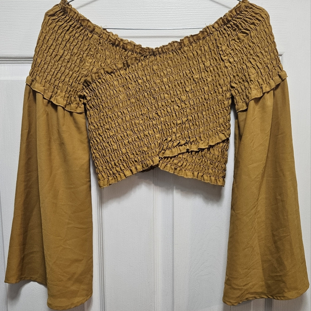 U2B crossover detail cropped blouse